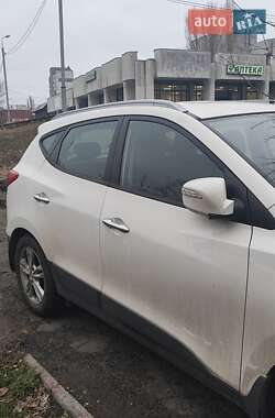 Внедорожник / Кроссовер Hyundai ix35 2013 в 