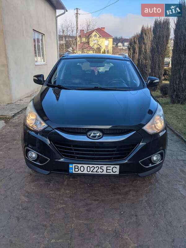 Позашляховик / Кросовер Hyundai ix35 2010 в 