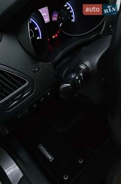 Позашляховик / Кросовер Hyundai ix35 2011 в 