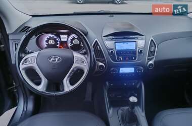 Внедорожник / Кроссовер Hyundai ix35 2011 в 