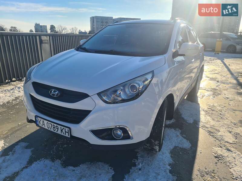 Внедорожник / Кроссовер Hyundai ix35 2011 в 
