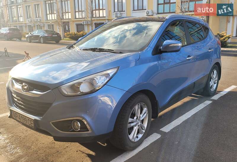 Внедорожник / Кроссовер Hyundai ix35 2011 в 