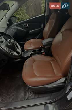 Внедорожник / Кроссовер Hyundai ix35 2011 в 