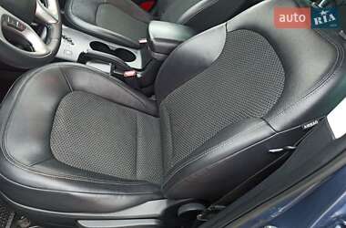 Внедорожник / Кроссовер Hyundai ix35 2013 в 