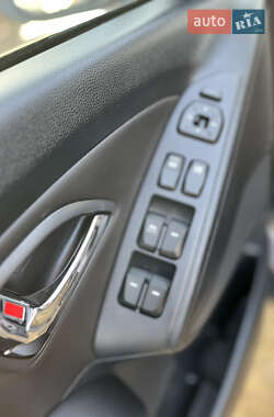 Внедорожник / Кроссовер Hyundai ix35 2011 в 