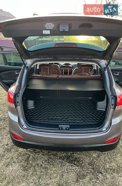 Внедорожник / Кроссовер Hyundai ix35 2011 в 