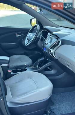 Позашляховик / Кросовер Hyundai ix35 2012 в 