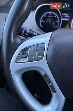 Позашляховик / Кросовер Hyundai ix35 2012 в 