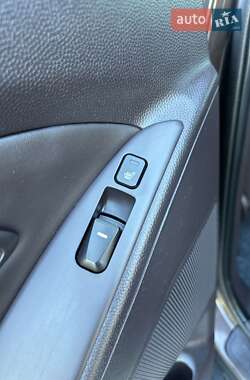 Позашляховик / Кросовер Hyundai ix35 2012 в 