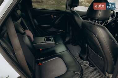 Позашляховик / Кросовер Hyundai ix35 2010 в 