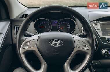 Позашляховик / Кросовер Hyundai ix35 2010 в 