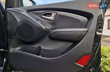 Внедорожник / Кроссовер Hyundai ix35 2012 в 
