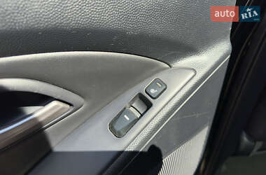 Внедорожник / Кроссовер Hyundai ix35 2010 в 