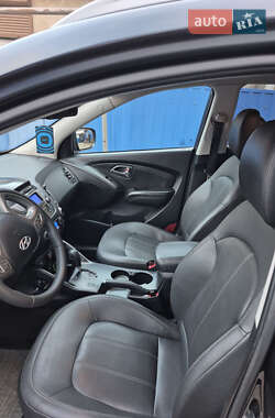 Внедорожник / Кроссовер Hyundai ix35 2010 в 