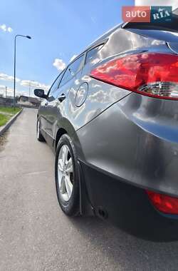 Внедорожник / Кроссовер Hyundai ix35 2011 в 