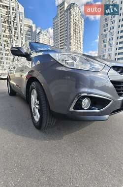 Внедорожник / Кроссовер Hyundai ix35 2011 в 