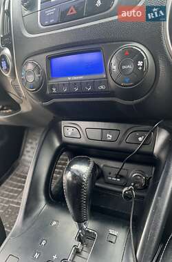 Позашляховик / Кросовер Hyundai ix35 2010 в 