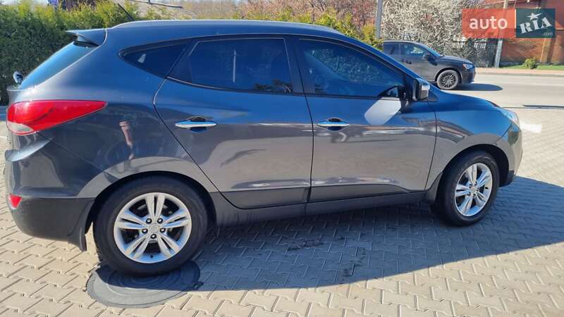 Позашляховик / Кросовер Hyundai ix35 2011 в 