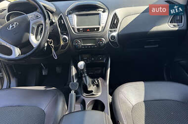 Позашляховик / Кросовер Hyundai ix35 2013 в 