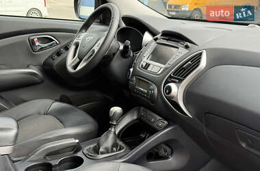 Позашляховик / Кросовер Hyundai ix35 2013 в 