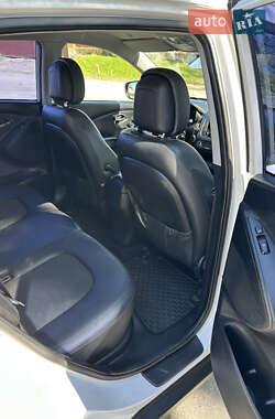 Позашляховик / Кросовер Hyundai ix35 2011 в 