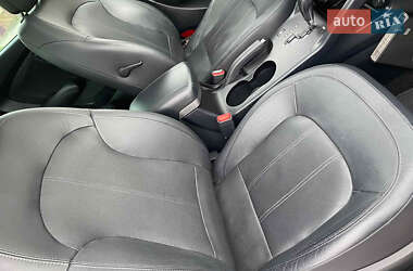 Внедорожник / Кроссовер Hyundai ix35 2013 в 