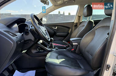 Внедорожник / Кроссовер Hyundai ix35 2011 в 