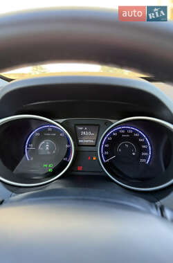 Внедорожник / Кроссовер Hyundai ix35 2011 в 