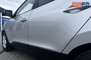 Внедорожник / Кроссовер Hyundai ix35 2011 в 