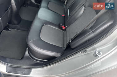 Внедорожник / Кроссовер Hyundai ix35 2011 в 