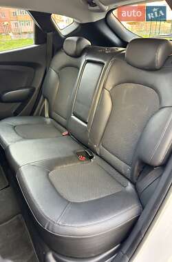 Внедорожник / Кроссовер Hyundai ix35 2013 в 