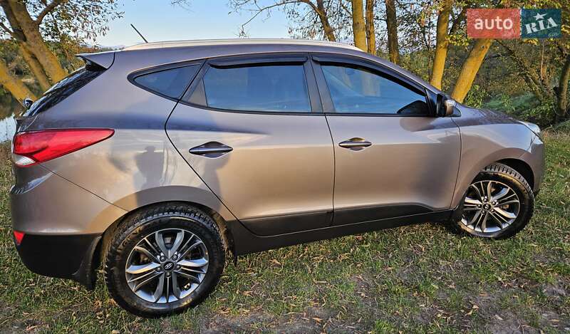 Внедорожник / Кроссовер Hyundai ix35 2013 в 
