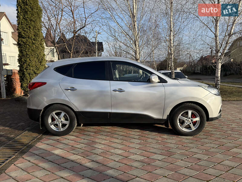 Внедорожник / Кроссовер Hyundai ix35 2012 в Черновцах