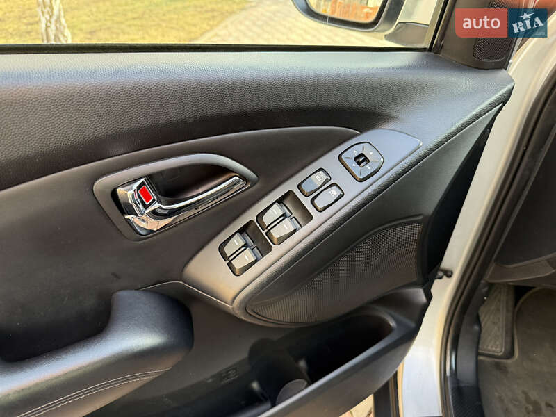 Внедорожник / Кроссовер Hyundai ix35 2012 в Черновцах