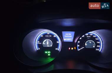 Внедорожник / Кроссовер Hyundai ix35 2011 в 
