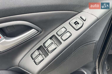 Позашляховик / Кросовер Hyundai ix35 2014 в 