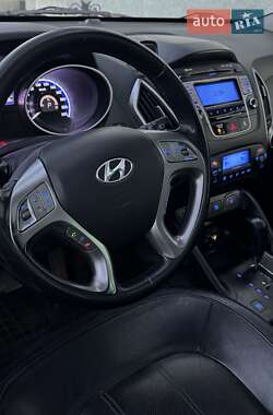 Внедорожник / Кроссовер Hyundai ix35 2010 в 