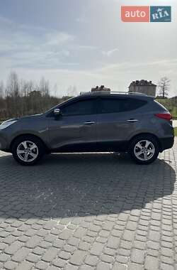 Внедорожник / Кроссовер Hyundai ix35 2011 в 
