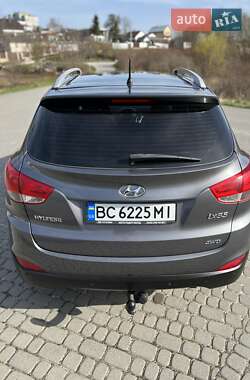 Внедорожник / Кроссовер Hyundai ix35 2011 в 