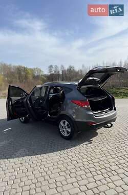 Внедорожник / Кроссовер Hyundai ix35 2011 в 