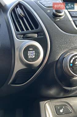 Внедорожник / Кроссовер Hyundai ix35 2011 в 