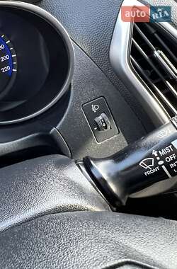 Внедорожник / Кроссовер Hyundai ix35 2011 в 