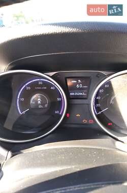 Внедорожник / Кроссовер Hyundai ix35 2011 в 