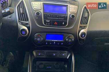 Позашляховик / Кросовер Hyundai ix35 2010 в 