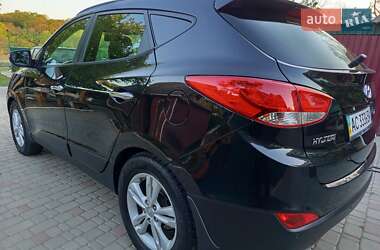 Внедорожник / Кроссовер Hyundai ix35 2010 в 