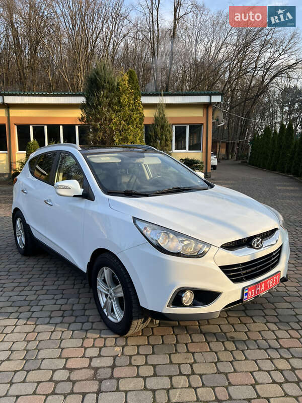 Позашляховик / Кросовер Hyundai ix35 2011 в 