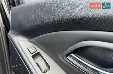 Позашляховик / Кросовер Hyundai ix35 2011 в 