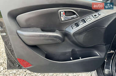 Позашляховик / Кросовер Hyundai ix35 2011 в 