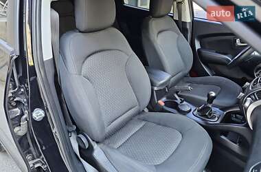 Позашляховик / Кросовер Hyundai ix35 2012 в 