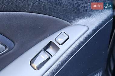 Позашляховик / Кросовер Hyundai ix35 2012 в 